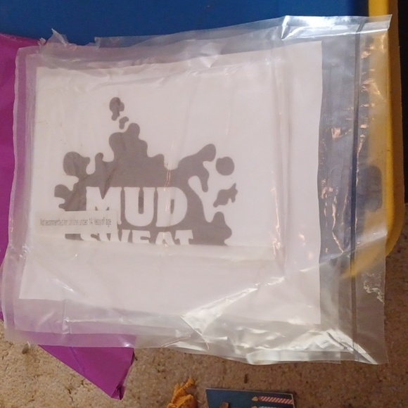 NWOT - Mud, Sweat & Tears T-Shirt - Large - Picture 4 of 4